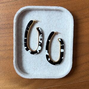 SHOP MACHETE / Tortoise black gold accent hoop Earrings